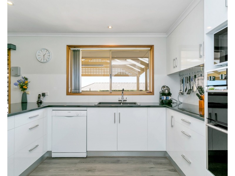 18 Admella Court, Hallett Cove SA 5158