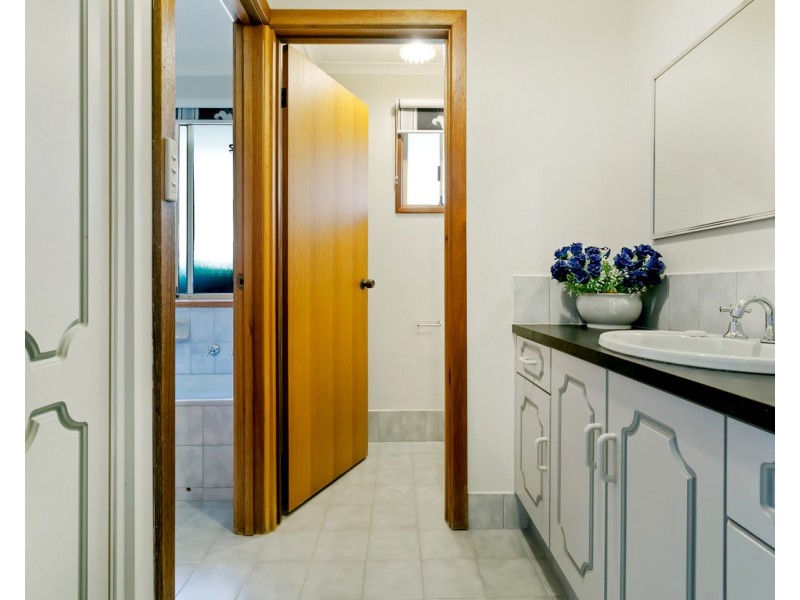 18 Admella Court, Hallett Cove SA 5158