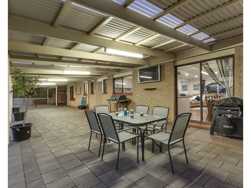 4 Serica Street, Hallett Cove SA 5158