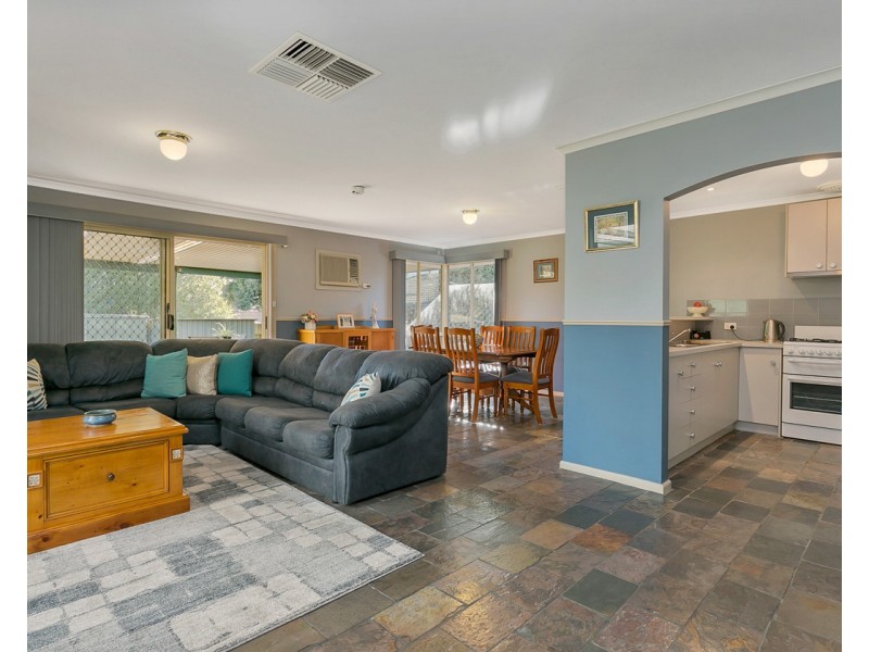 16 Champagne Crescent, Woodcroft SA 5162