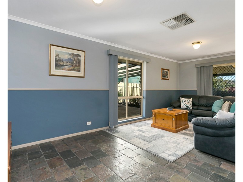 16 Champagne Crescent, Woodcroft SA 5162