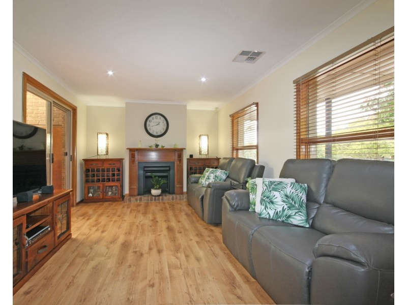 8 Hispano Drive, Woodcroft SA 5162