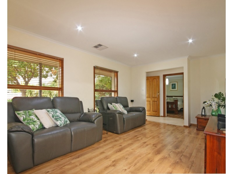 8 Hispano Drive, Woodcroft SA 5162