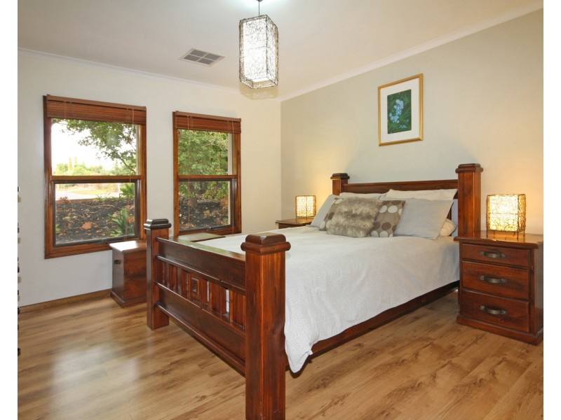 8 Hispano Drive, Woodcroft SA 5162