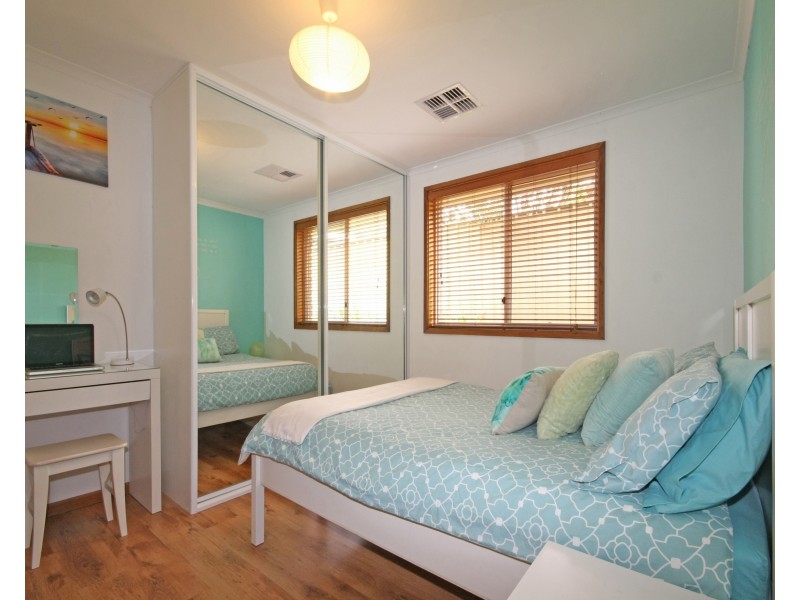 8 Hispano Drive, Woodcroft SA 5162