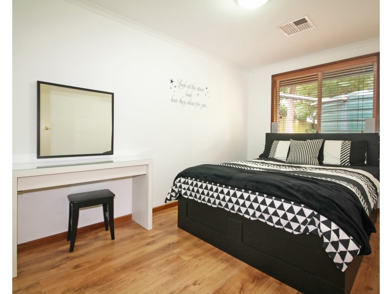 8 Hispano Drive, Woodcroft SA 5162