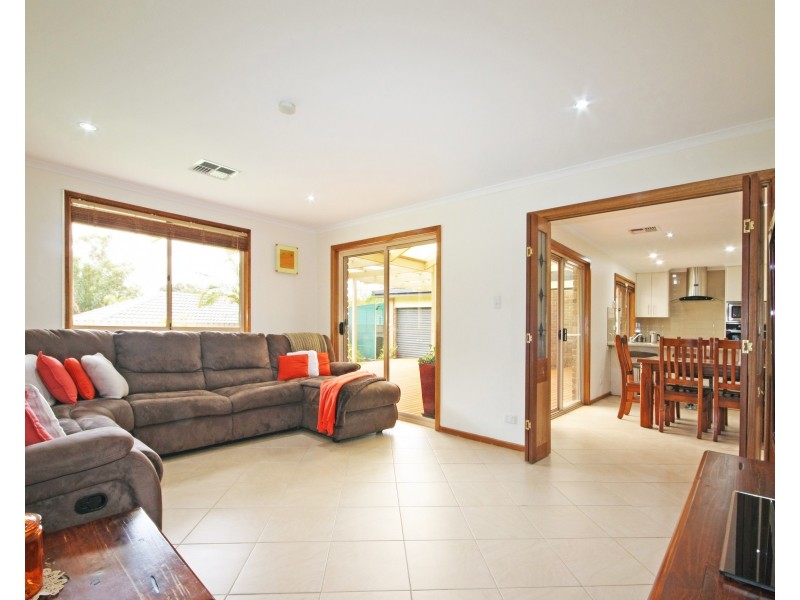 8 Hispano Drive, Woodcroft SA 5162