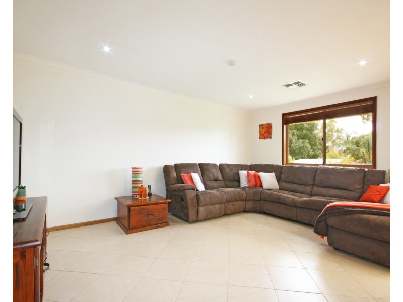 8 Hispano Drive, Woodcroft SA 5162