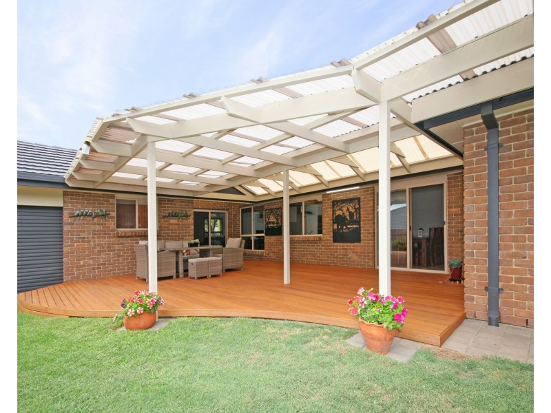 8 Hispano Drive, Woodcroft SA 5162