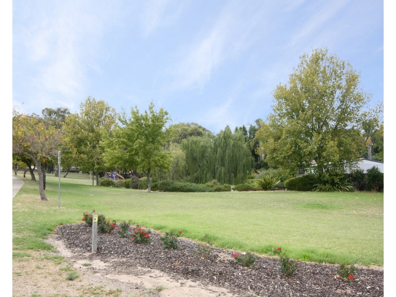 8 Hispano Drive, Woodcroft SA 5162