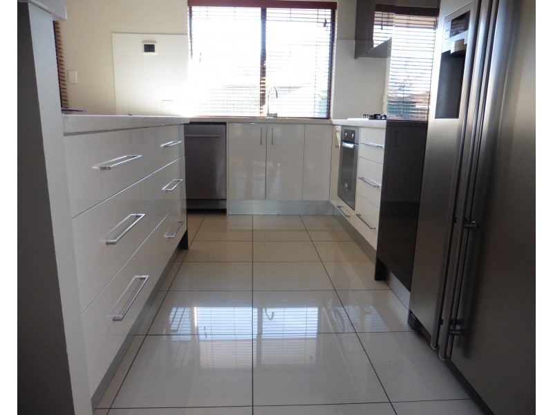 20 Warburton Drive, Woodcroft SA 5162