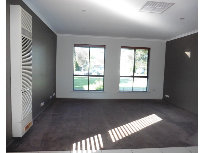 20 Warburton Drive, Woodcroft SA 5162