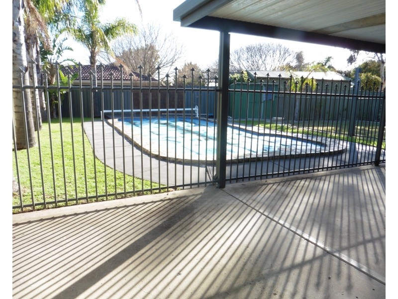 20 Warburton Drive, Woodcroft SA 5162