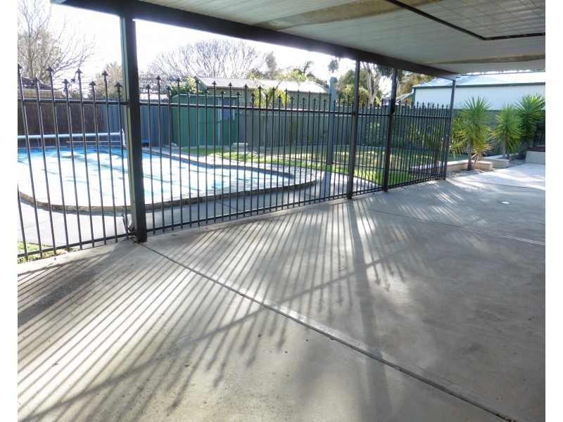 20 Warburton Drive, Woodcroft SA 5162