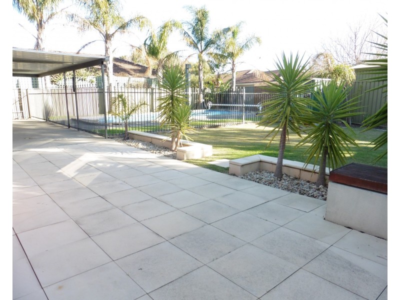 20 Warburton Drive, Woodcroft SA 5162