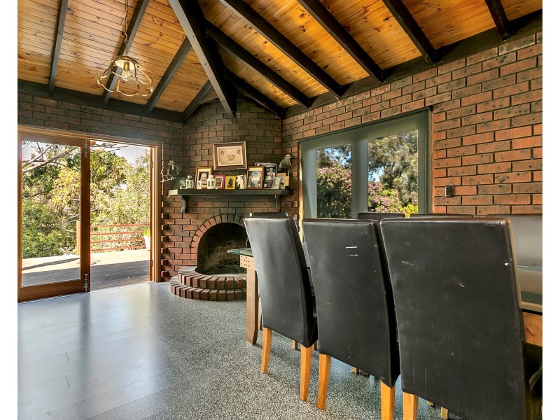 82 Kenihans Rd, Happy Valley SA 5159