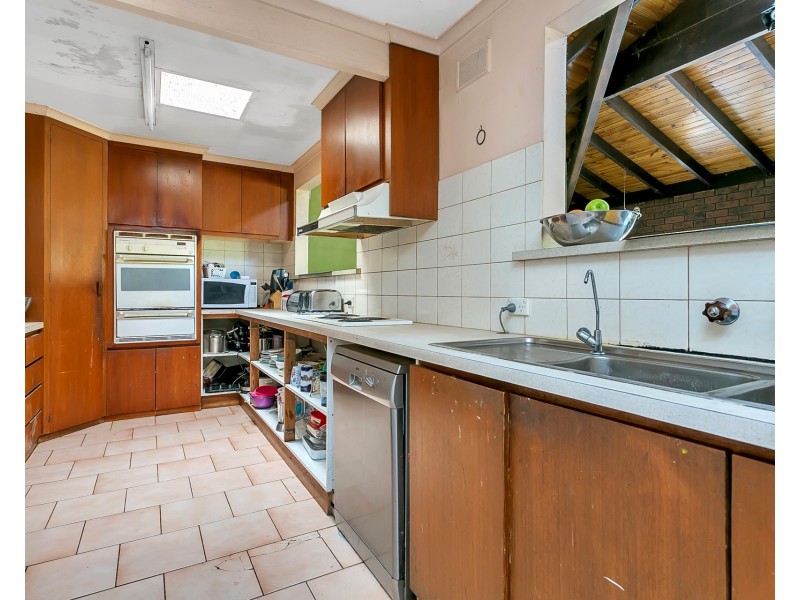 82 Kenihans Rd, Happy Valley SA 5159