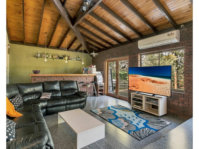 82 Kenihans Rd, Happy Valley SA 5159