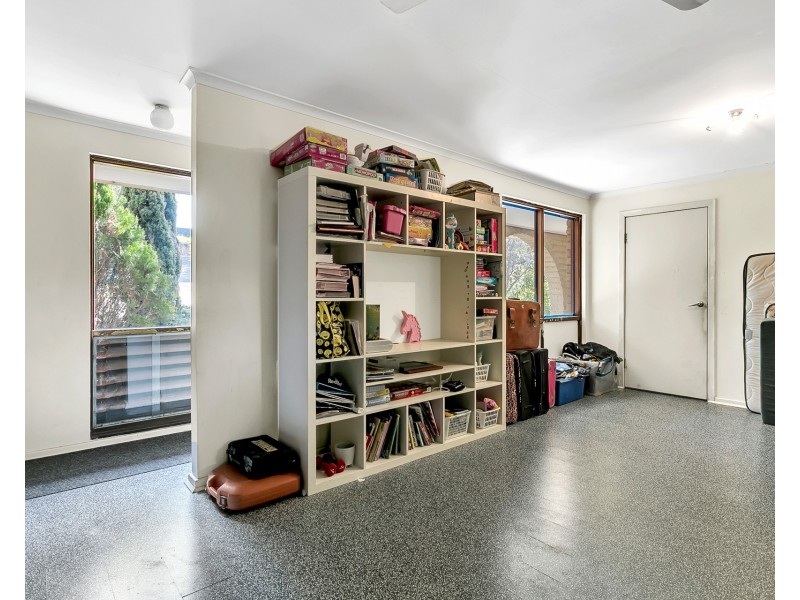 82 Kenihans Rd, Happy Valley SA 5159