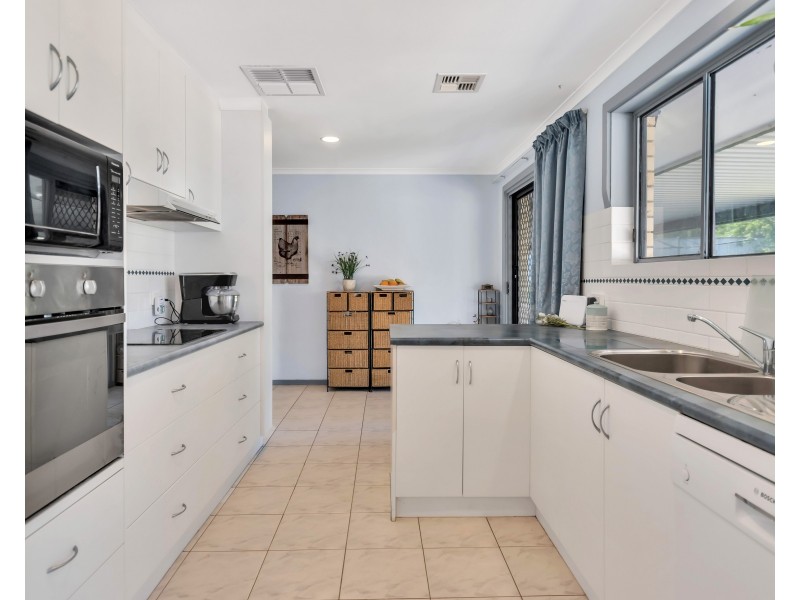 4 Cave Court, Morphett Vale SA 5162