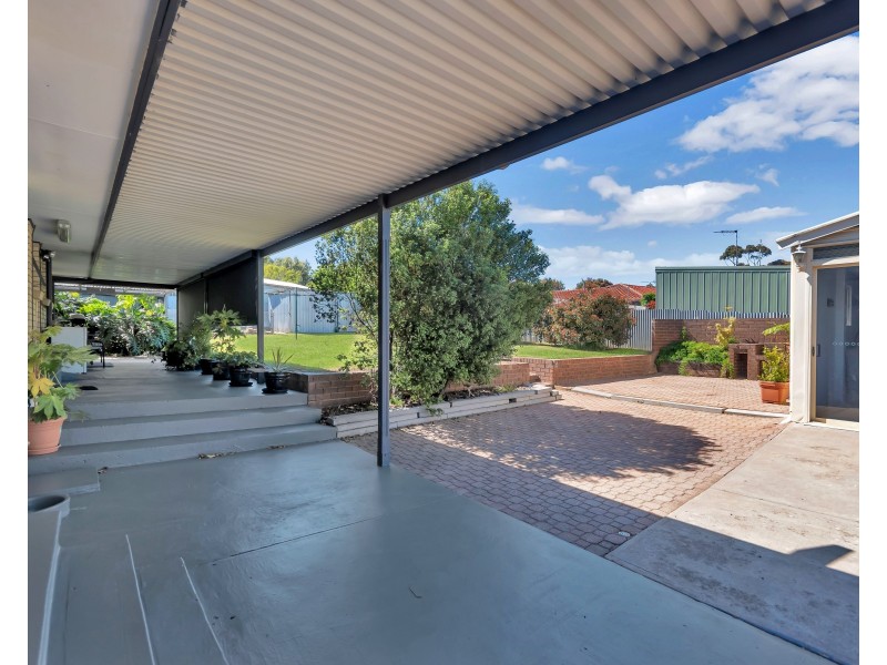4 Cave Court, Morphett Vale SA 5162