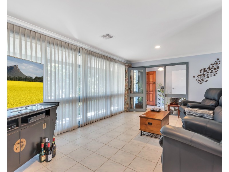4 Cave Court, Morphett Vale SA 5162