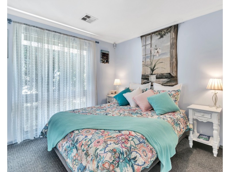 4 Cave Court, Morphett Vale SA 5162
