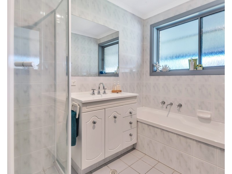 4 Cave Court, Morphett Vale SA 5162