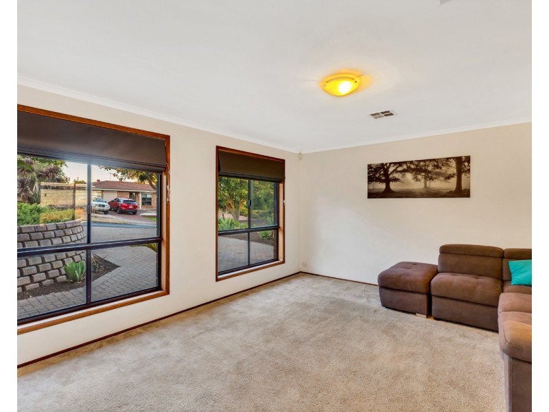 12 Lyons Circuit, Trott Park SA 5158