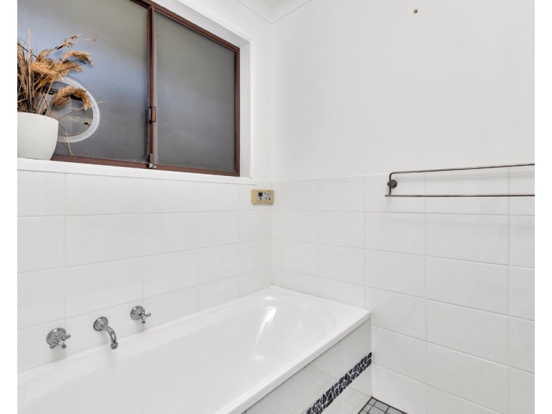 12 Lyons Circuit, Trott Park SA 5158