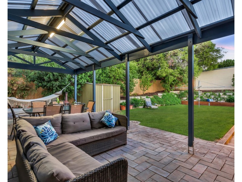 10 Gretel Crescent, Hallett Cove SA 5158
