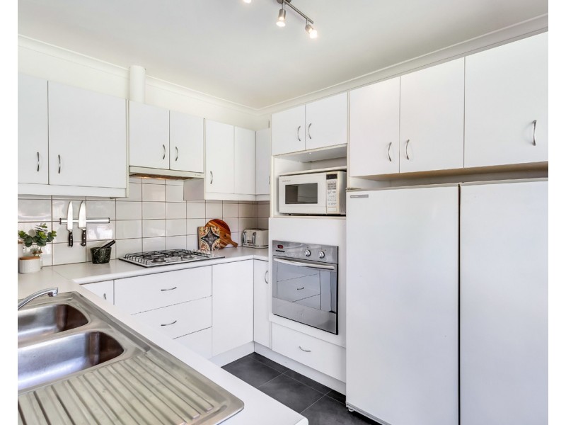 10 Gretel Crescent, Hallett Cove SA 5158