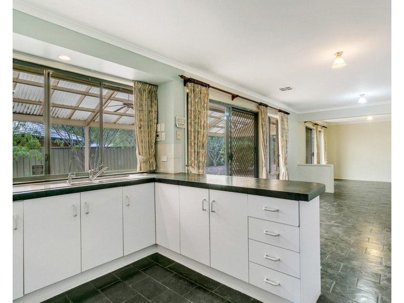 4 Wareham Place, Onkaparinga Hills SA 5163