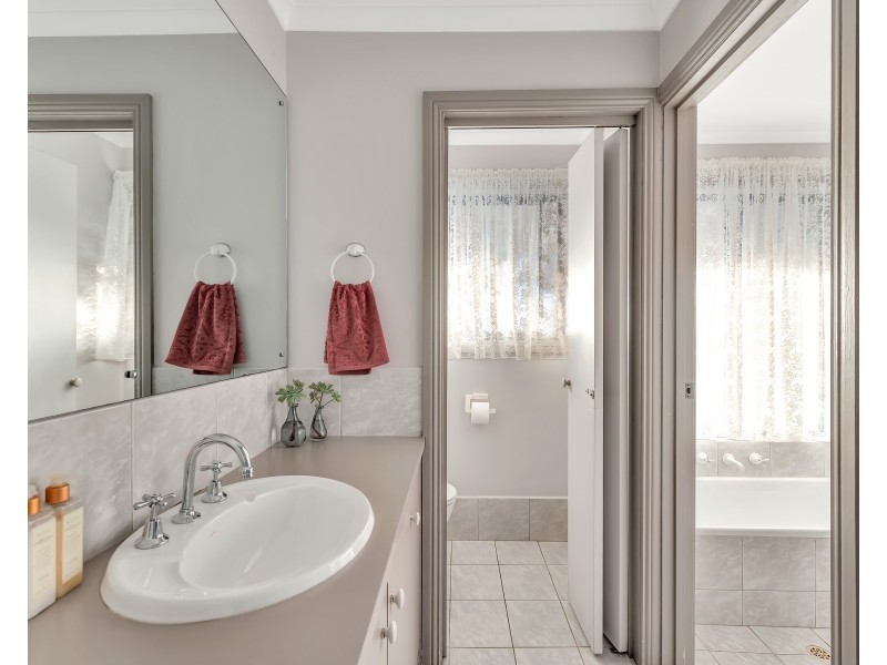 23 Slade Crescent, Hallett Cove SA 5158
