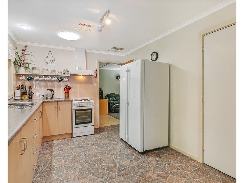 6 Stirling Drive, Morphett Vale SA 5162