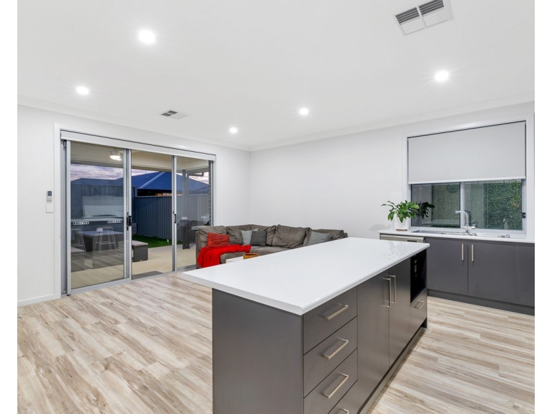 18 Rockport Road, Seaford Heights SA 5169