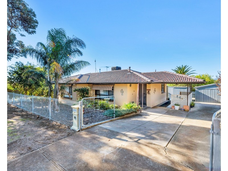 2 Richardson Crescent, Morphett Vale SA 5162