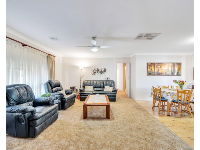 2 Richardson Crescent, Morphett Vale SA 5162