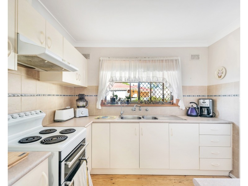 2 Richardson Crescent, Morphett Vale SA 5162