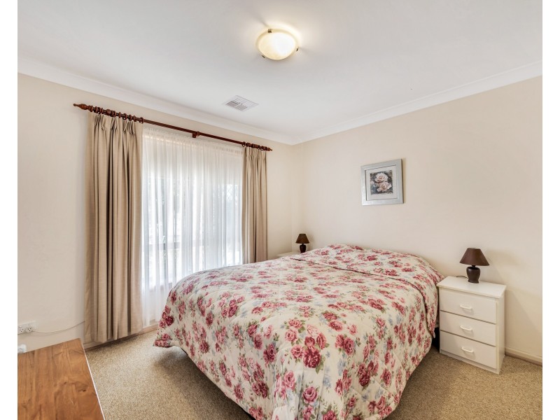 2 Richardson Crescent, Morphett Vale SA 5162