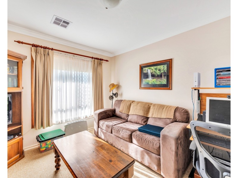 2 Richardson Crescent, Morphett Vale SA 5162