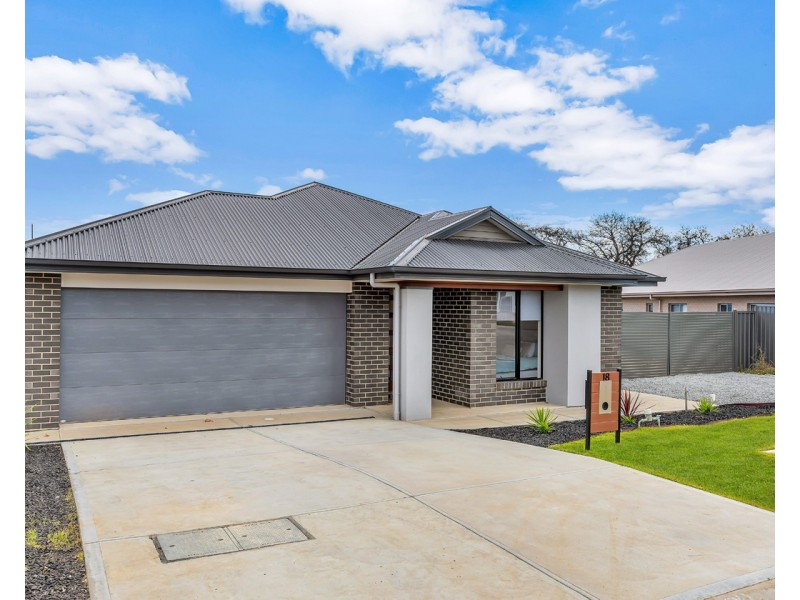 18 Parkindula Drive, Mount Barker SA 5251