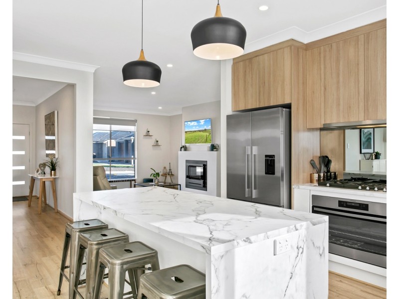 11 Sunrise Drive, Woodcroft SA 5162