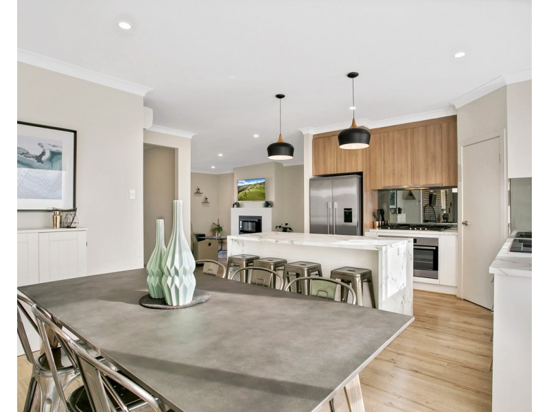 11 Sunrise Drive, Woodcroft SA 5162