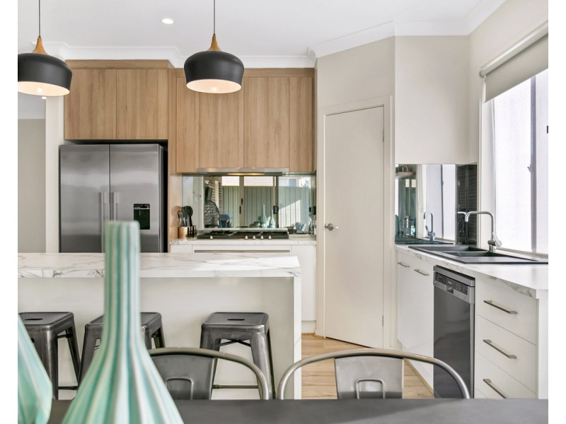 11 Sunrise Drive, Woodcroft SA 5162