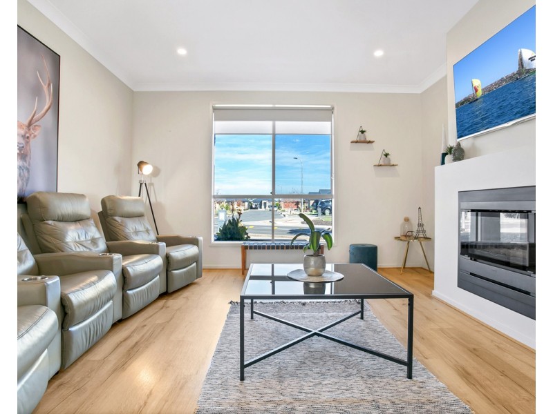 11 Sunrise Drive, Woodcroft SA 5162