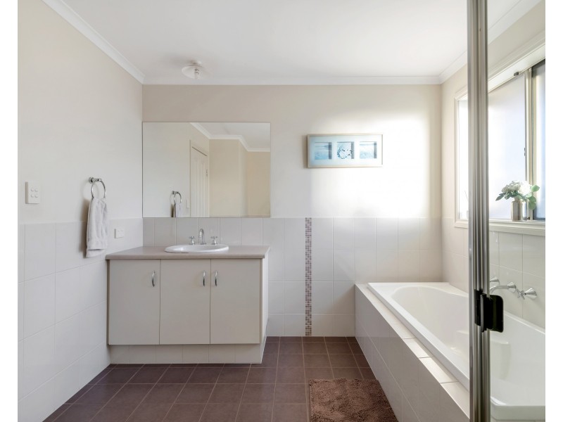 13 Bradbury Court, Hallett Cove SA 5158