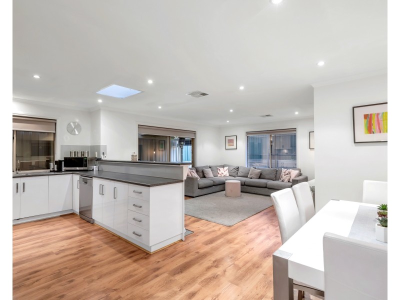 13 Bradbury Court, Hallett Cove SA 5158