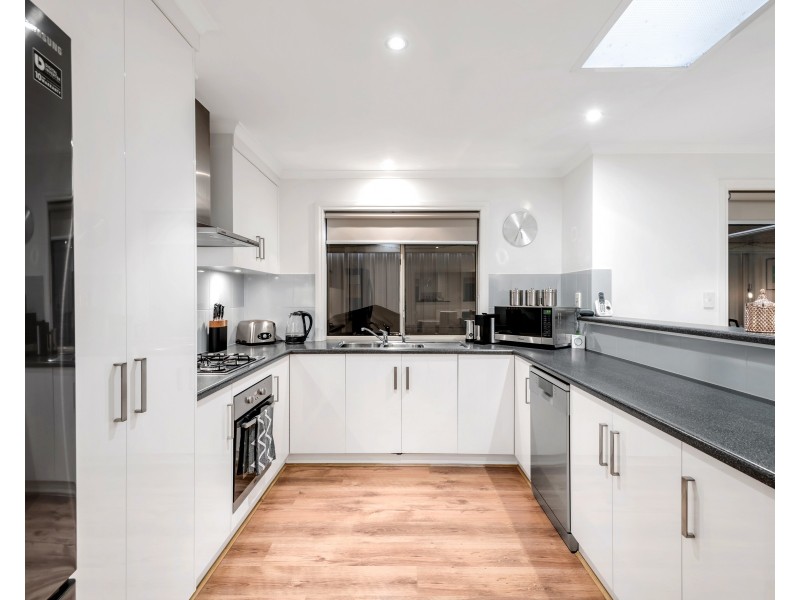 13 Bradbury Court, Hallett Cove SA 5158