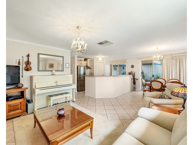 13 Dorrien Avenue, Woodcroft SA 5162
